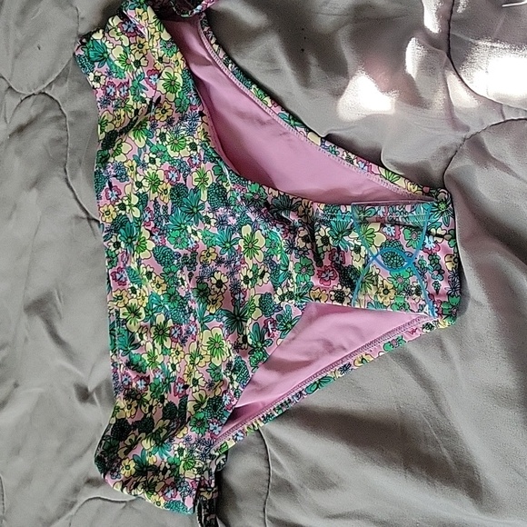 New 2 piece mixed bathsuit. - Picture 3 of 4
